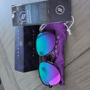 Blenders Flying Pretty Aviators - Polarized sunglasses